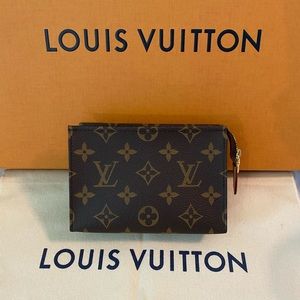 Louis Vuitton Toiletry 15